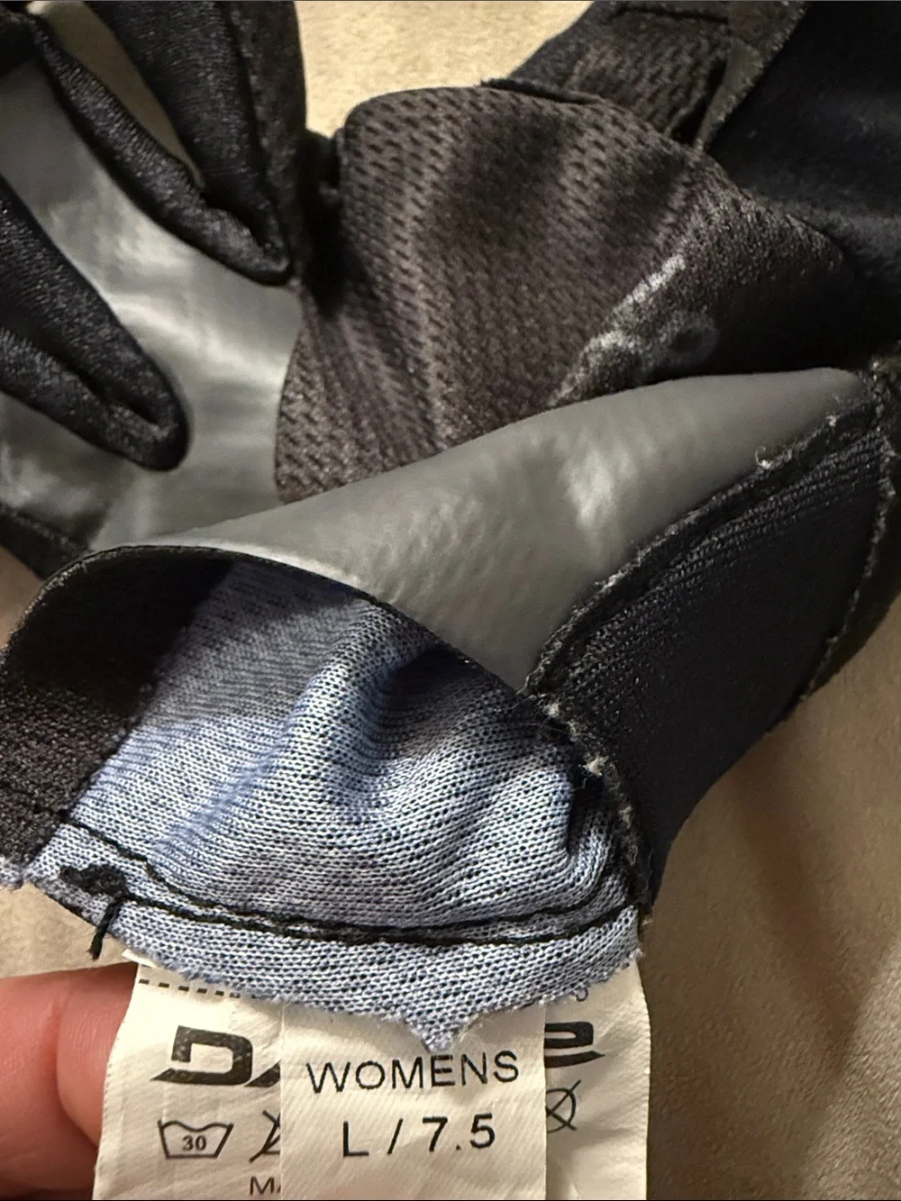NWOT Dakine Covert Women’s Bike Gloves size Large 7.5 Black and Gray